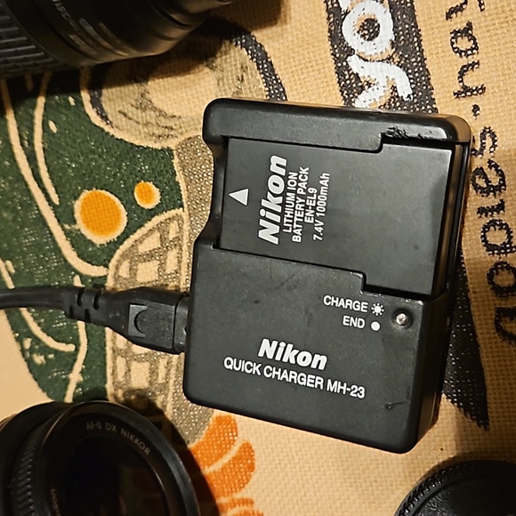 Excellent condition Nikon D60 with two lenses and one new! - Picture 11 of 11